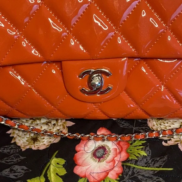 CHANEL Classic Chain Flap Quilted Patent Leather Exc cond - Picture 13 of 14